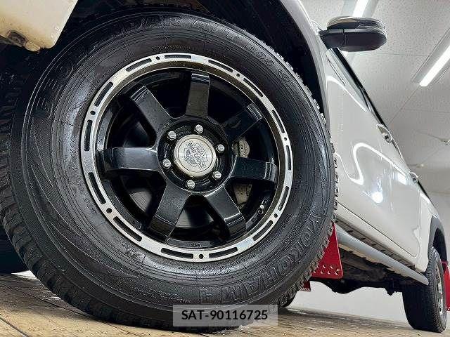 Toyota HILUX 2018-12 8245416-19