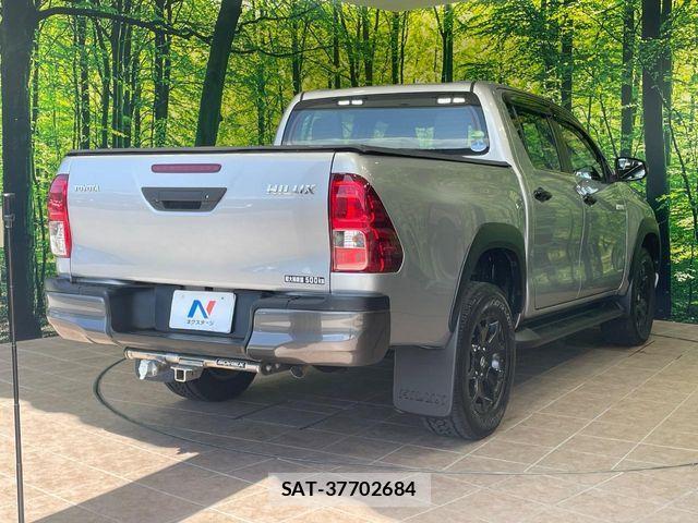 Toyota HILUX 2019-08 8245415-16