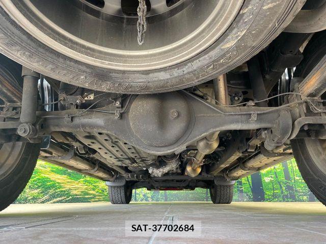 Toyota HILUX 2019-08 8245415-18