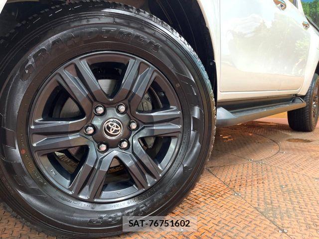 Toyota HILUX 2023-05 8245412-12