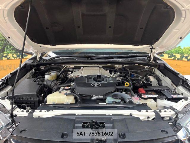 Toyota HILUX 2023-05 8245412-17