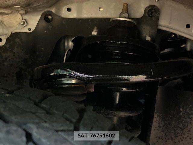 Toyota HILUX 2023-05 8245412-19