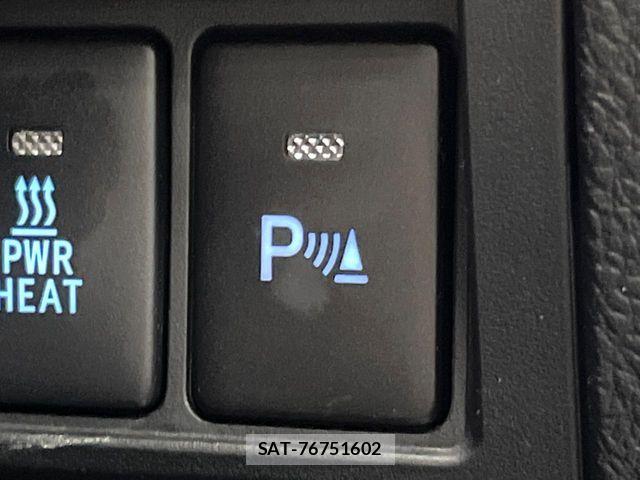 Toyota HILUX 2023-05 8245412-5