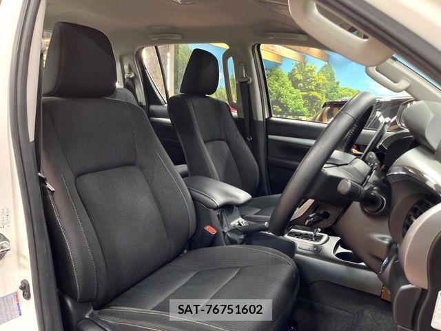 Toyota HILUX 2023-05 8245412-7