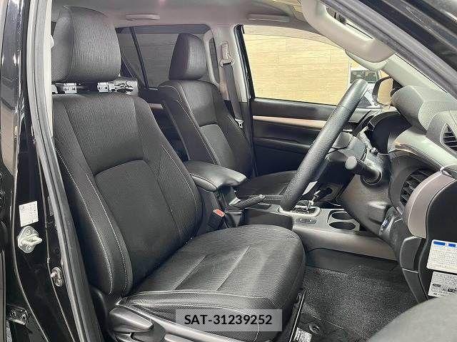 Toyota HILUX 2023-09 8245413-10