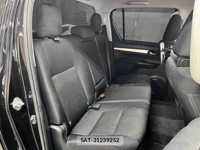 Toyota HILUX 2023-09 8245413-11