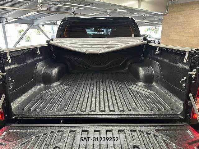 Toyota HILUX 2023-09 8245413-12