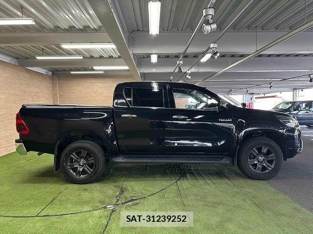 Toyota HILUX 2023-09 8245413-17
