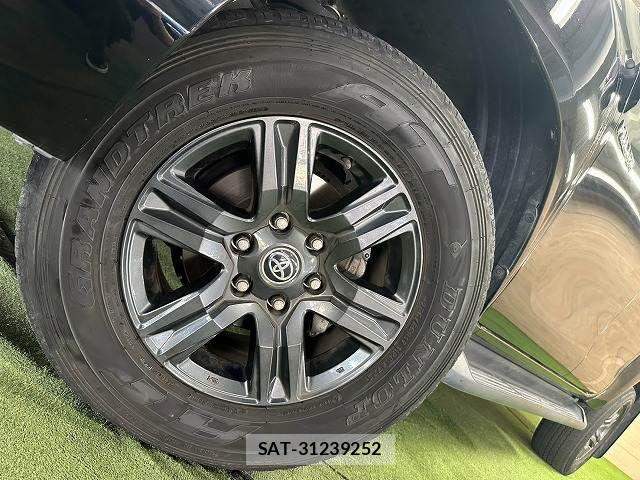 Toyota HILUX 2023-09 8245413-18