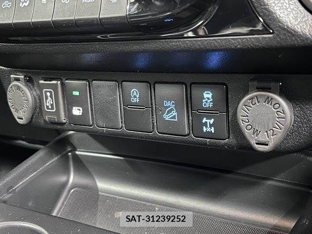 Toyota HILUX 2023-09 8245413-7