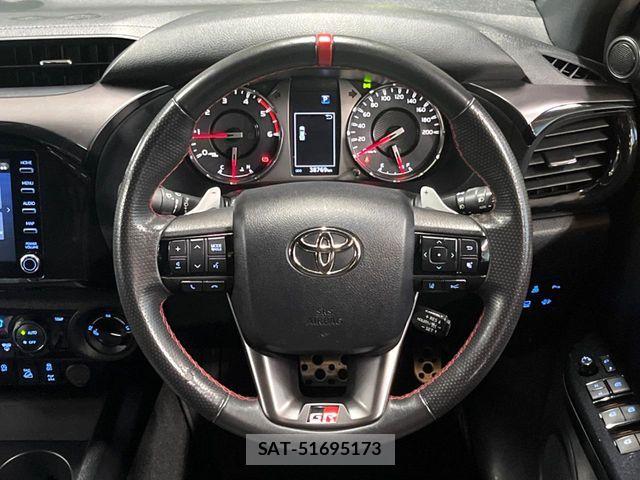 Toyota HILUX 2023-01 8245410-10