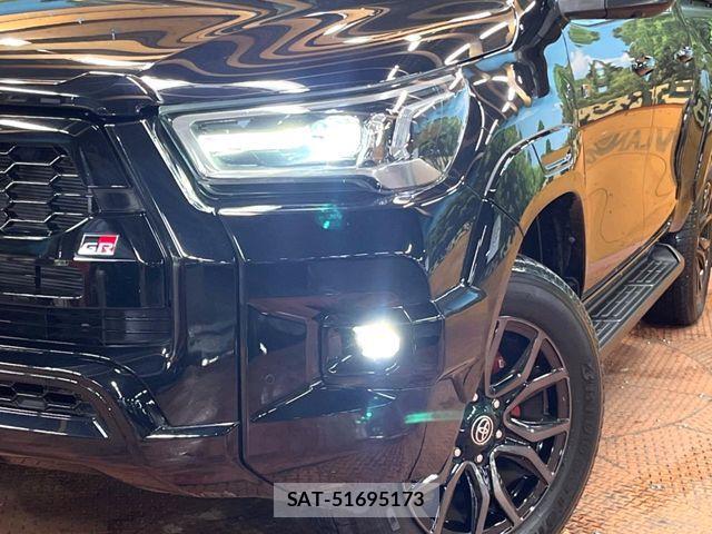 Toyota HILUX 2023-01 8245410-11