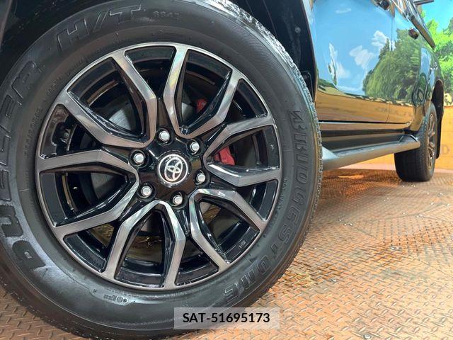 Toyota HILUX 2023-01 8245410-12
