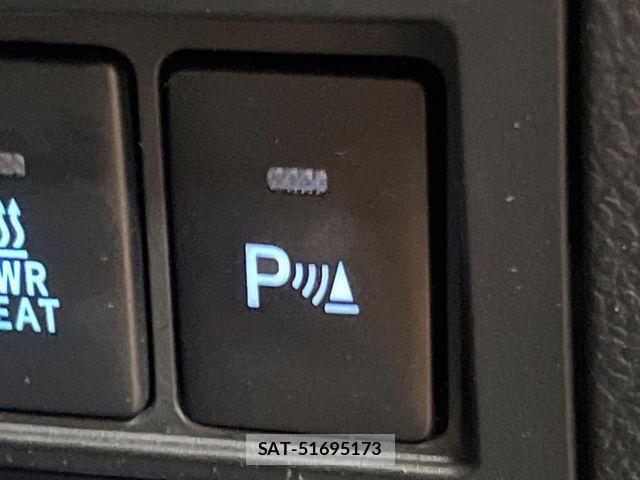 Toyota HILUX 2023-01 8245410-5