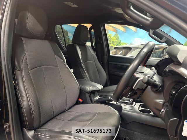 Toyota HILUX 2023-01 8245410-7