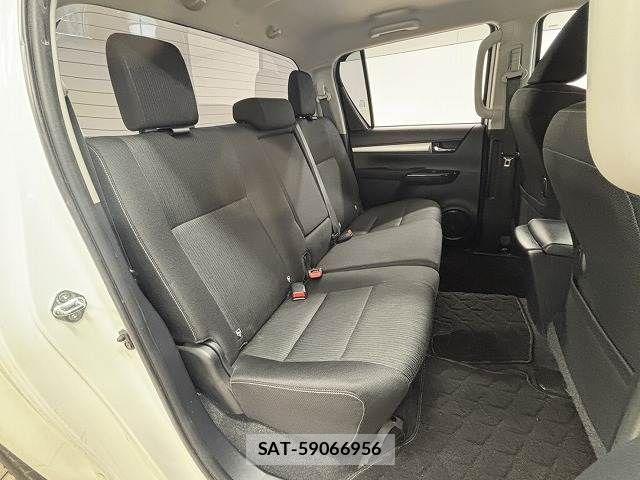 Toyota HILUX 2022-07 8245414-11