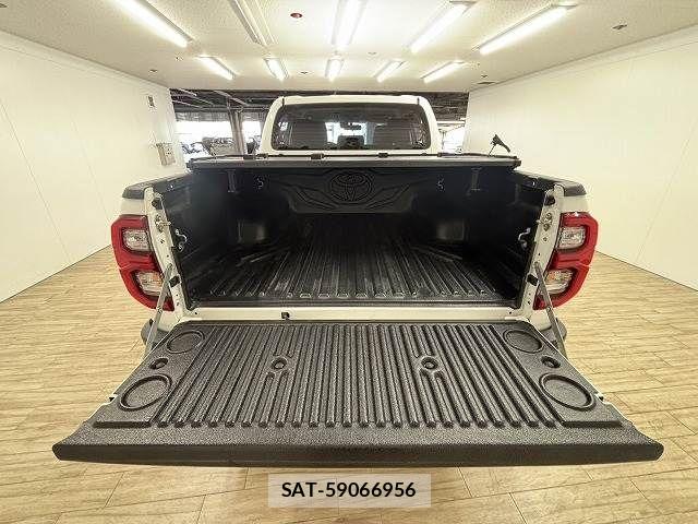 Toyota HILUX 2022-07 8245414-12