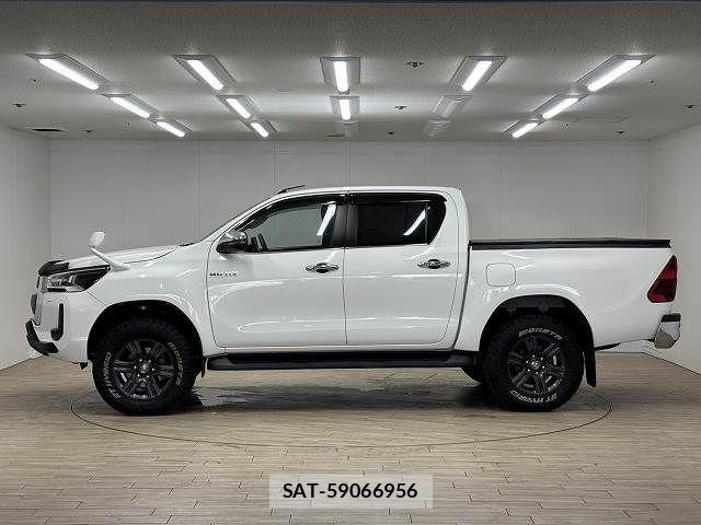Toyota HILUX 2022-07 8245414-16