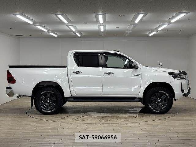 Toyota HILUX 2022-07 8245414-17