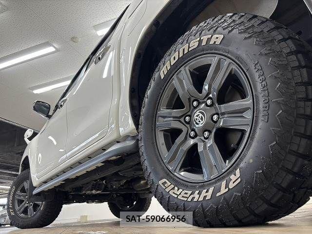 Toyota HILUX 2022-07 8245414-18