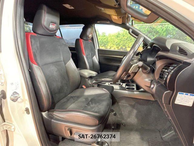 Toyota HILUX 2022-10 8314753-8
