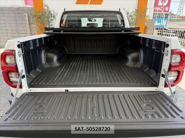 Toyota HILUX 2023-09 8314755-19