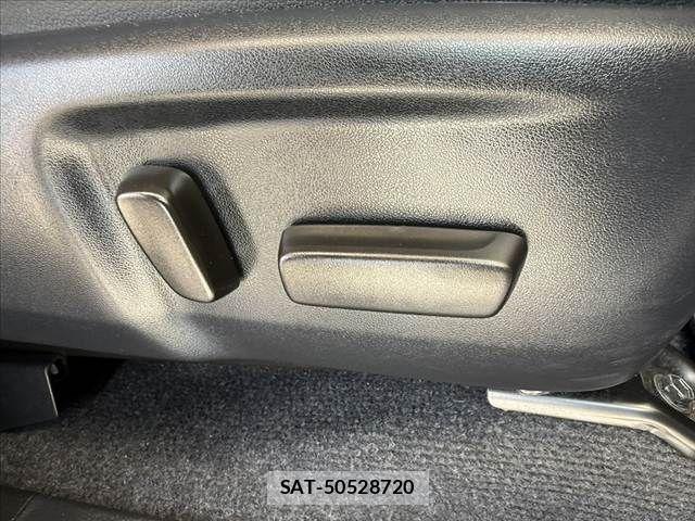 Toyota HILUX 2023-09 8314755-28