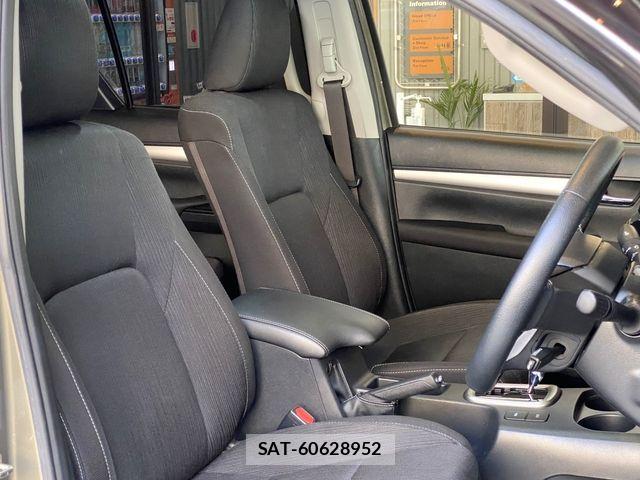 Toyota HILUX 2022-01 8314756-12