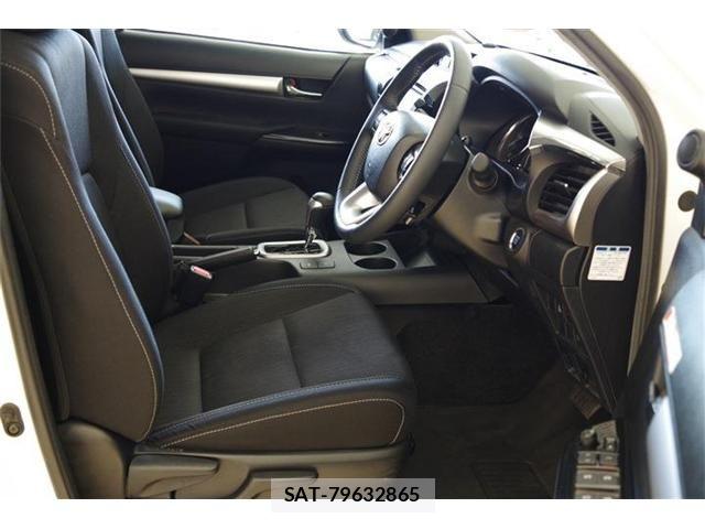 Toyota HILUX 2023-02 8336163-14