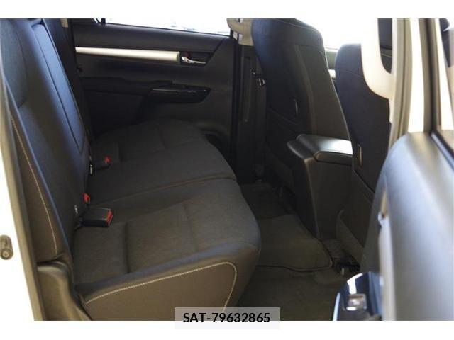 Toyota HILUX 2023-02 8336163-17