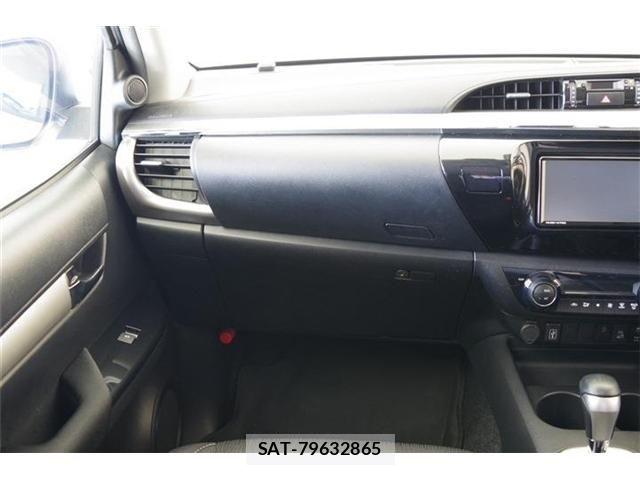 Toyota HILUX 2023-02 8336163-23