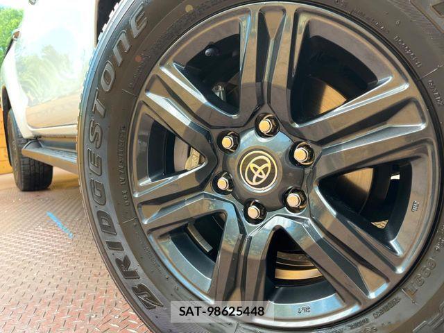 Toyota HILUX 2022-02 8336162-12