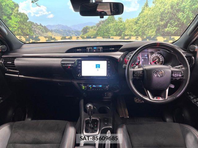 Toyota HILUX 2023-03 8336158-1
