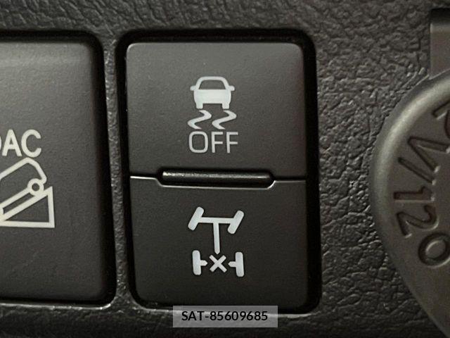 Toyota HILUX 2023-03 8336158-7