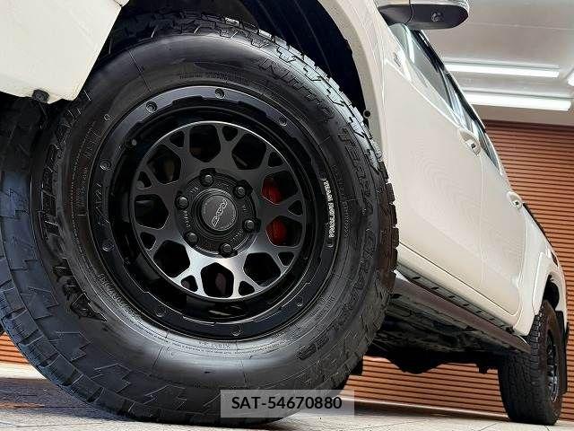 Toyota HILUX 2023-09 8336161-18