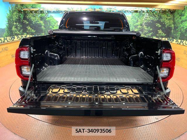 Toyota HILUX 2023-04 8336157-12