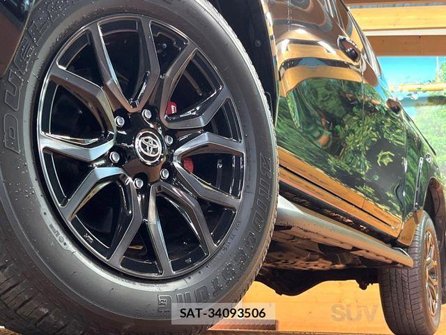 Toyota HILUX 2023-04 8336157-14