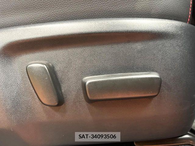 Toyota HILUX 2023-04 8336157-7