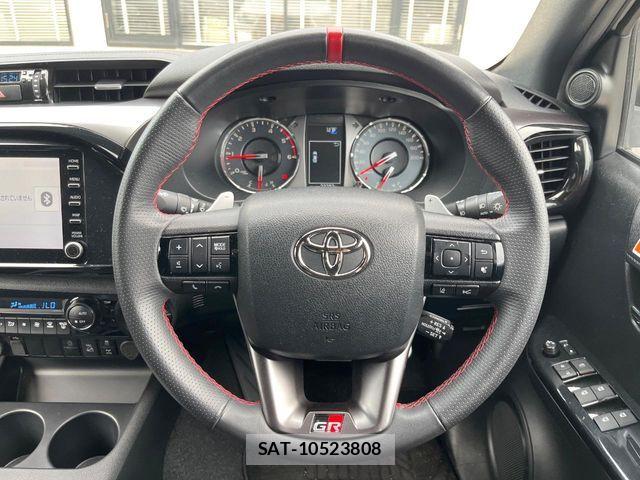 Toyota HILUX 2023-01 8354642-11