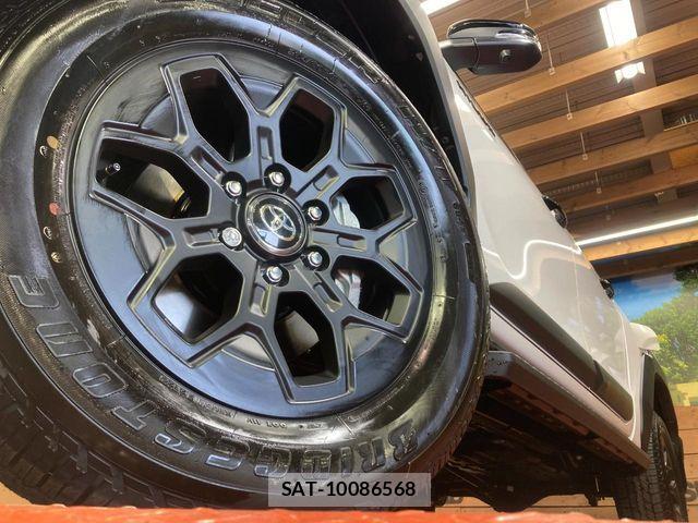 Toyota HILUX 2026-07 8366229-12