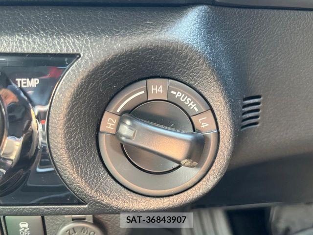 Toyota HILUX 2022-07 8366231-10