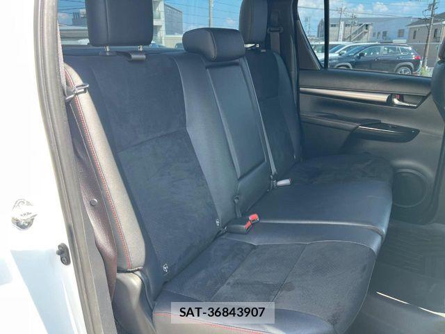 Toyota HILUX 2022-07 8366231-13