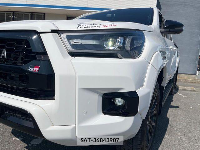 Toyota HILUX 2022-07 8366231-15