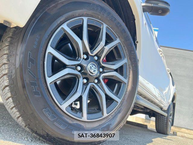 Toyota HILUX 2022-07 8366231-16