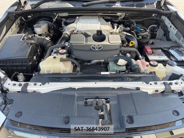 Toyota HILUX 2022-07 8366231-17