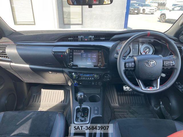Toyota HILUX 2022-07 8366231-1