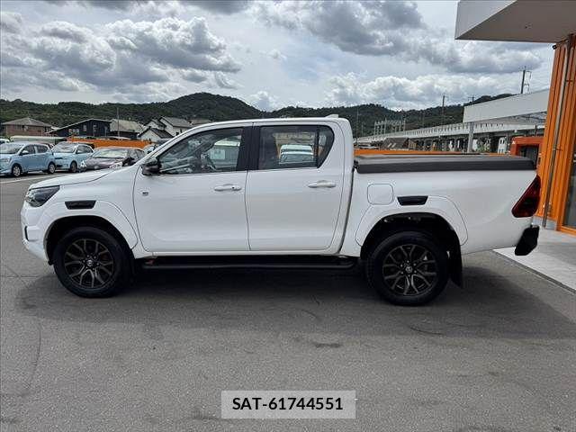 Toyota HILUX 2022-09 8371723-11