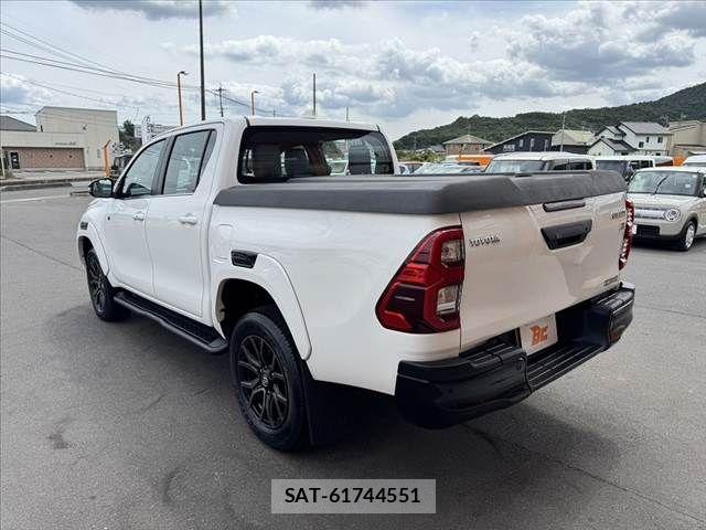 Toyota HILUX 2022-09 8371723-12