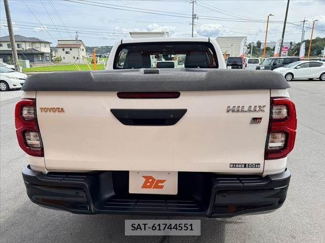 Toyota HILUX 2022-09 8371723-13