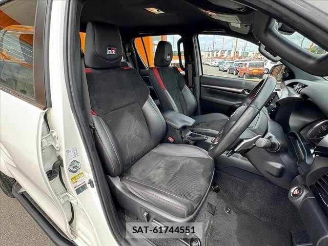 Toyota HILUX 2022-09 8371723-15